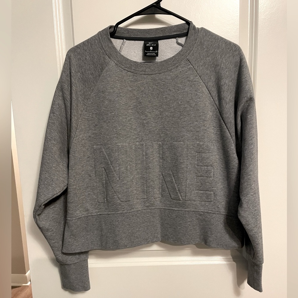 Nike cropped crewneck ✨